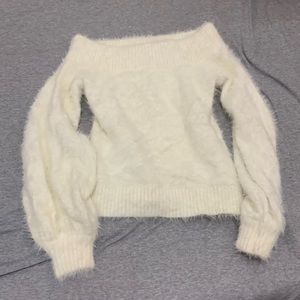 Banana Republic white fuzzy soft lantern sleeve pullover
